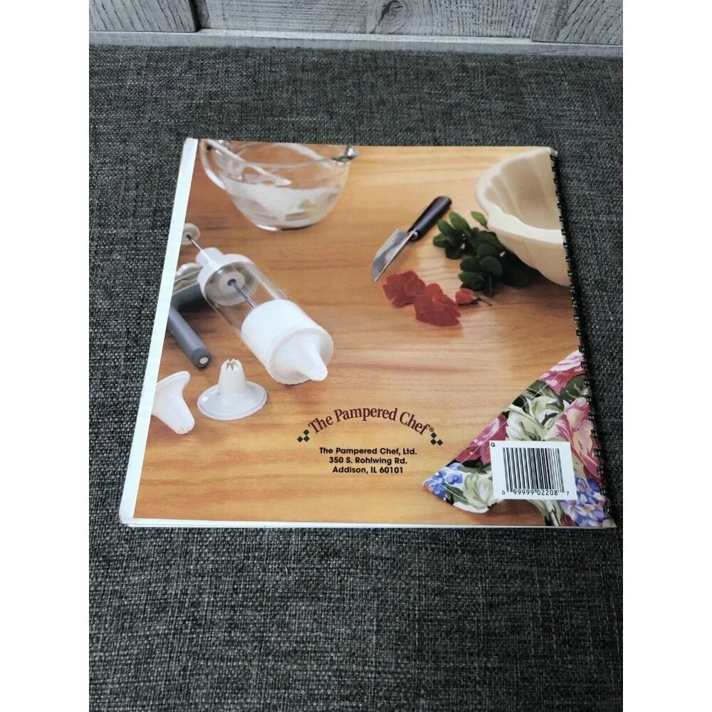 The Pampered Chef Stoneware Sensations & More Baking Family Heritage Set of 2